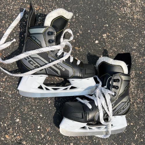 Youth CCM AS-550 Hockey Skates | Size 13Y