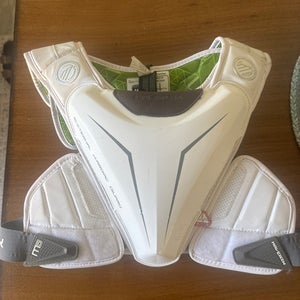 Youth Medium Maverik M5 Speed Pad Shoulder Pads (Used)