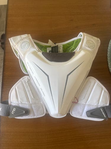 Youth Medium Maverik M5 Speed Pad Shoulder Pads (Used)