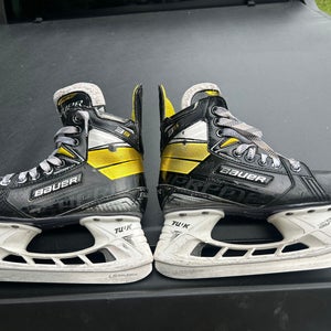 Bauer Supreme 3S Hockey Skates Size 2 (Used)