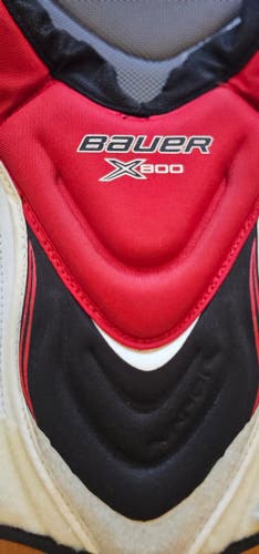 Small / Medium Senior Bauer Vapor X800 Shoulder Pads (Used)