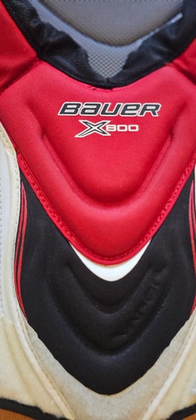 Small / Medium Senior Bauer Vapor X800 Shoulder Pads (Used)