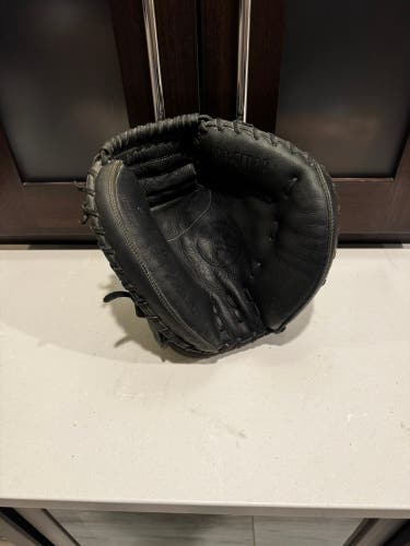Mizuno RH Catcher's Samurai Baseball Glove 33" (Used)