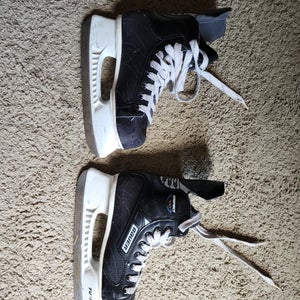 Bauer Impact 100 Hockey Skates Size 4 (Used)