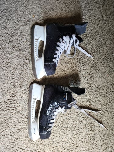 Bauer Impact 100 Hockey Skates Size 4 (Used)