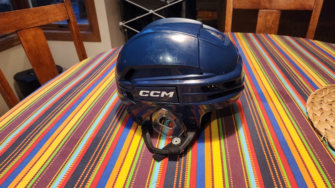 Medium Navy Blue CCM tacks 720 (Used)