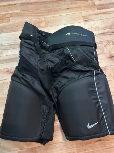 Medium Senior Nike Quest 3 Hockey Pants (Used)