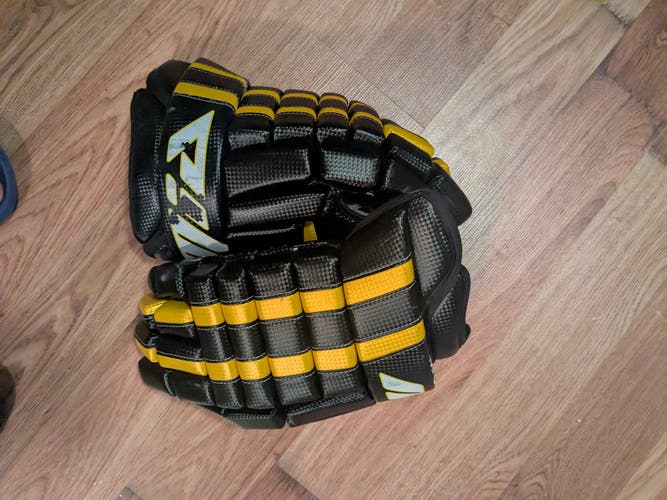 Warrior MIA Gloves 14" lightly used