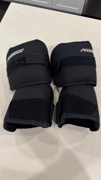 Passau Goalie Knee Pads – Modified Velcro for Extra Tightness