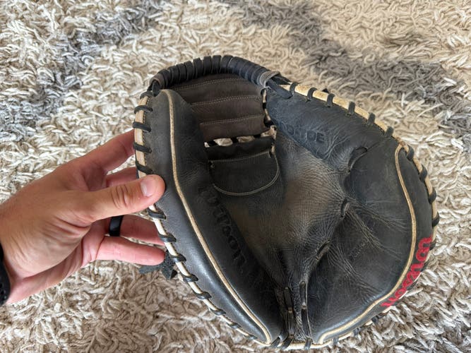 Wilson RH A1000 Catcher's Glove 33" (Used)