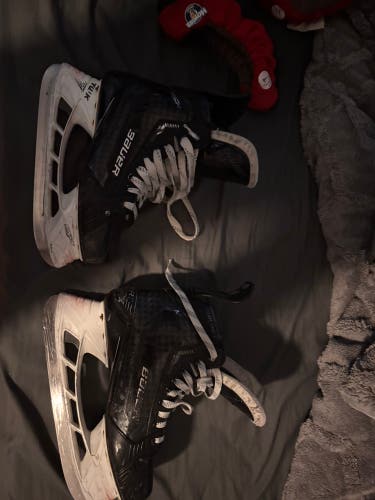 2023 Bauer Supreme Mach Hockey Skates Regular Width Pro Stock 9.5 (Used)