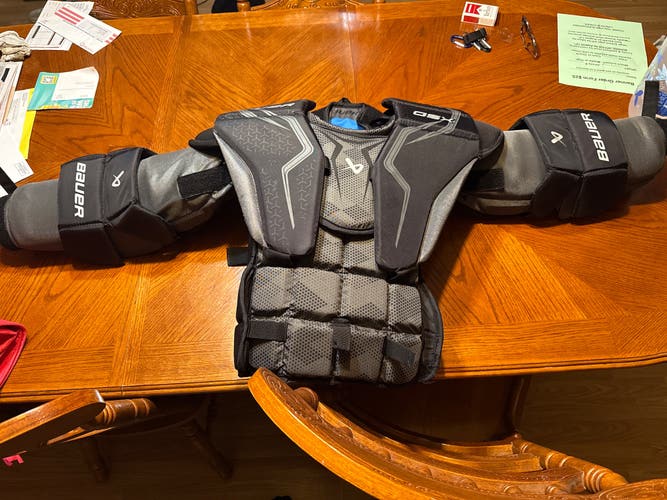 Medium Bauer GSX Goalie Chest Protector (Used)