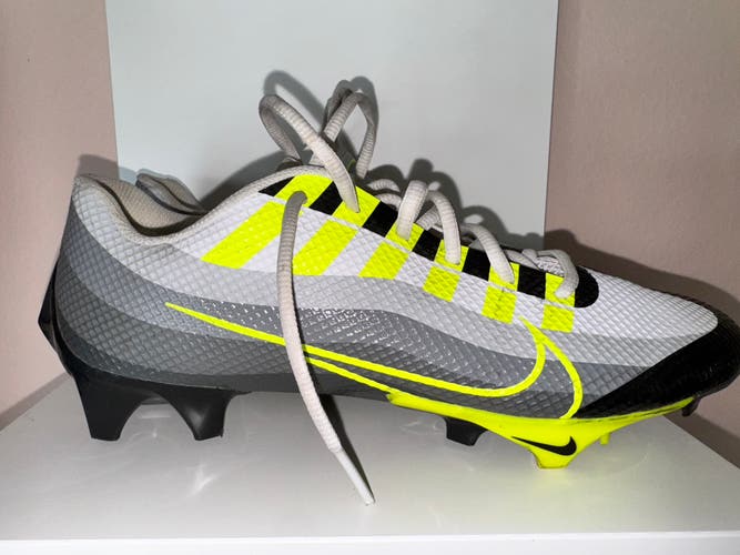 Men's Size M 11.0 (W 12.0) Nike Low Top Vapor Edge Speed 360 Molded Cleats (Used)