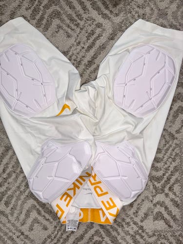 XL Adult Nike nike pro combat (New)