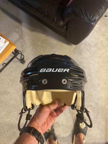 Medium Bauer 4500 Helmet (Used)