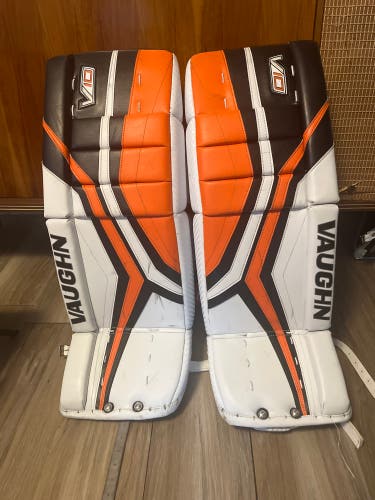 28"  Vaughn Velocity V10 Goalie Leg Pads (Used)