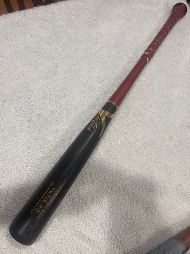 Victus Tatis Maple Bat 33", 2 5/8" barrel, drop 3