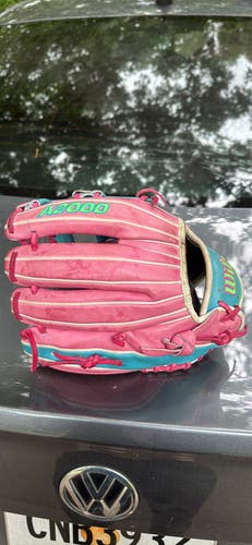 Wilson RH A2000 Baseball Glove 11.75" (Used)