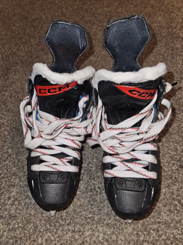CCM JetSpeed FT670 Hockey Skates Regular Width Size 1.5 (Used)