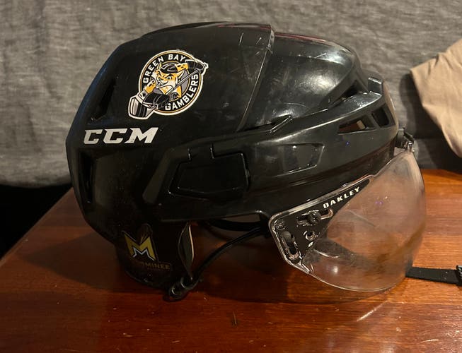USHL Green Bay Gamblers Medium CCM Vector V08 Helmet Pro Stock (Used)