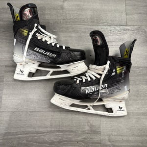 Bauer Vapor Hyperlite 2 Hockey Skates Pro Stock Benning 10 (Used)