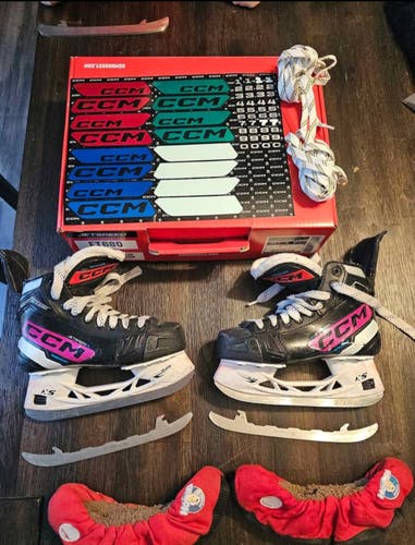 CCM Jetspeed FT680 Hockey Skates Size 3 (Used)