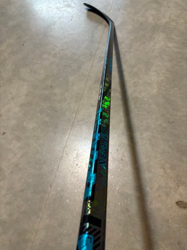 Intermediate Bauer Twitch Right Handed Hockey Stick P92 (Used)