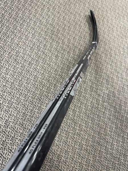 2-Pack CCM Tacks XF 70 40 Flex P29 curve right hand sticks