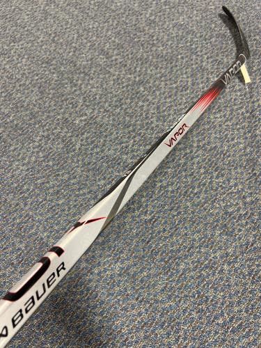 Intermediate Bauer Bauer Vapor League Hockey Stick Right Handed P28 (Used)