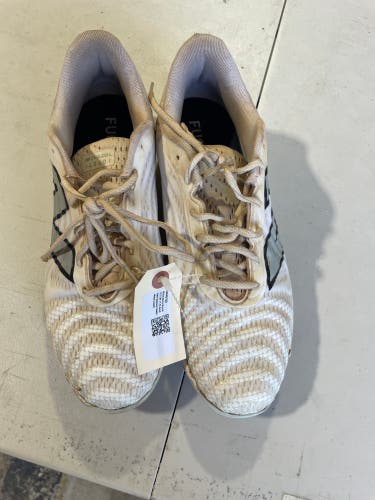 White Men's Size M 10.0 (W 11.0) Adult New Balance Cleats Metal (Used)