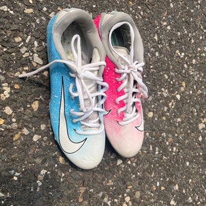Men's Size M 10.5 (W 11.5) Adult Nike Low Top (Used)