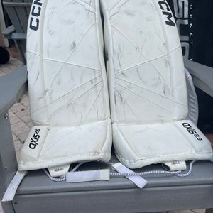 32"  2023 CCM Axis 2.9 Goalie Leg Pads  (Used)