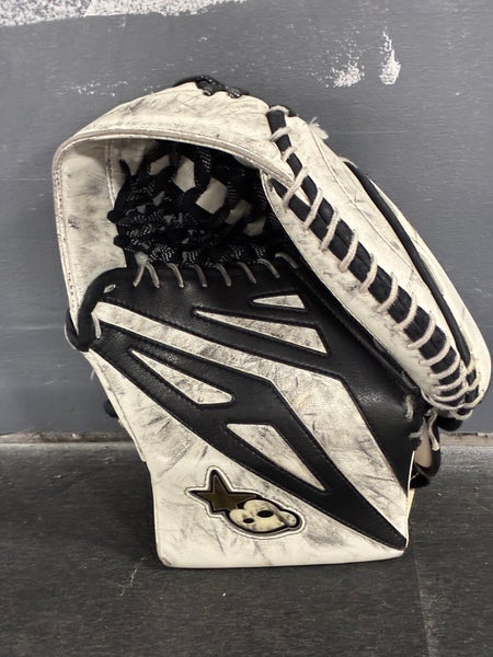 White Junior Brian's G-Netik 8.0 Goalie Gloves & Blockers Regular (Used)