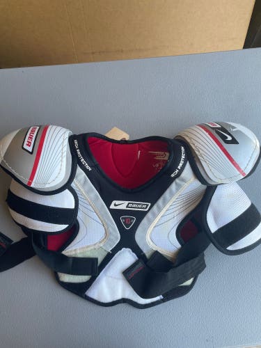 Small Senior Bauer Supreme 10 Shoulder Pads (Used)