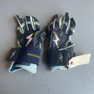 Blue Youth Medium Bruce Bolt Batting Gloves (Used)