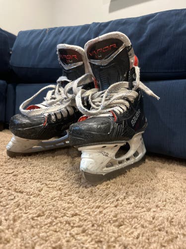 Bauer Vapor X4 Hockey Skates Size 4 (Used)