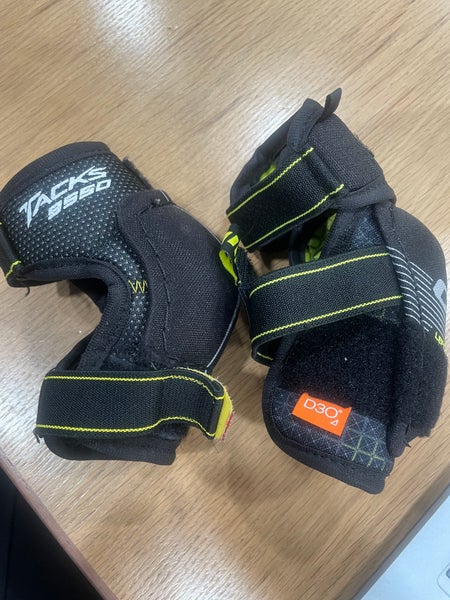 Youth Small CCM Tacks 9550 Elbow Pads (Used)