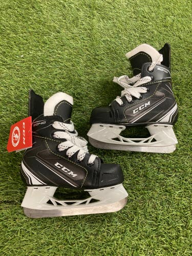 Youth CCM Tacks 9040 Hockey Skates Regular Width 9 (New)