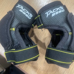 Youth Small CCM Tacks 9550 Elbow Pads (Used)