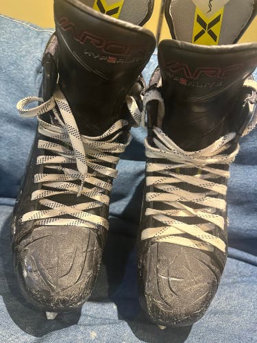 2023 Bauer Vapor Hyperlite 2 Hockey Skates Regular Width 8.5 (Used)
