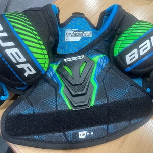 Medium Youth Bauer Shoulder Pads (Used)