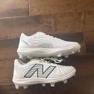 White Men's Size M 12.0 (W 13.0) New Balance 4040v7 Molded Cleats (New)