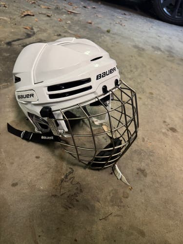 Large Bauer Re-Akt 75 Helmet (Used)