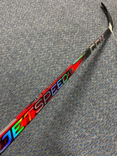 Intermediate CCM JetSpeed FT7 Hockey Stick Right Handed P28 (Used)