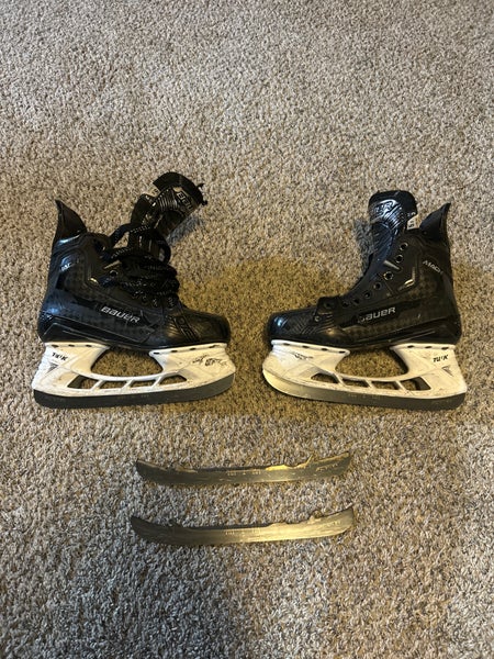 Bauer Supreme Mach Hockey Skates Wide Width   Size 5.5 (Used)