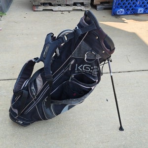Sun Mountain KG.2 4 Divider Dual Strap Golf Stand Bag Black/White