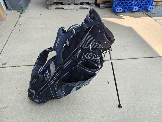 Sun Mountain KG.2 4 Divider Dual Strap Golf Stand Bag Black/White
