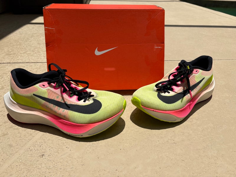 Yellow Men's Size M 9.5 (W 10.5) Adult Nike Shoes (Used)
