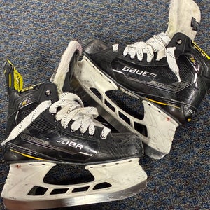 Senior Bauer Supreme M4 Hockey Skates Size 6.5 (Used)
