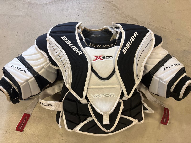Small Bauer Vapor X900 Goalie Chest Protector  (Used)